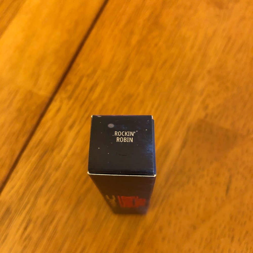 NIB MAC Stranger Things Lipglass Rockin’ Robin Red - Picture 3 of 4